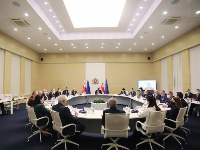 28 მარტიდან უქმდება ღია სივრცეში პირბადის ტარების ვალდებულება და სხვა მოქმედი...